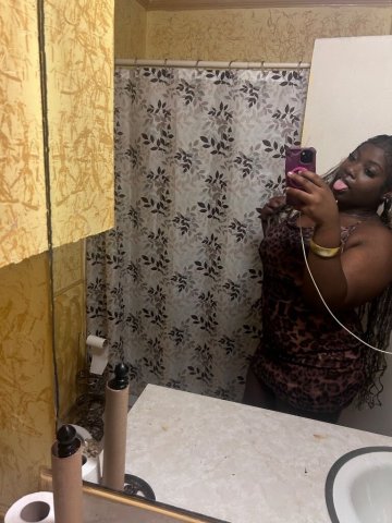 Sweet but seductive 🍭✨ Attentive to every detail 🌹Real connection, no time for games ❗Outcall & Incall ready ✅🍑 Anal👄💦 Oral🚫 No GFE - 28 - 1