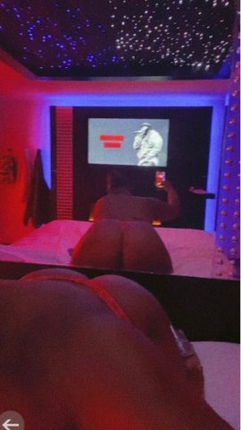 So juicy 💕💦😍Chocolate big booty 💦💕🍫hmu - 26 - 1