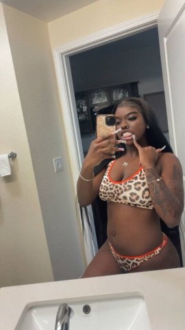 5'3 sexy🍫The Real Pretty face😍 Friendly and honest service 💕cum see me💦lets have fun👅 - 18 - 1