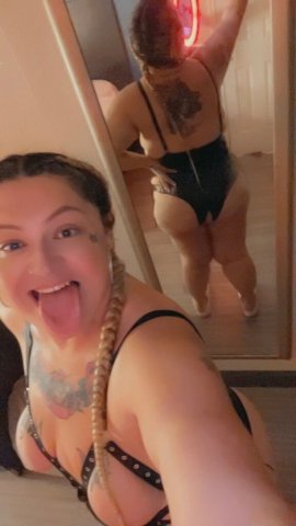 Cum explore these curves...BBW Staxxx in town for the weekend!! Catch Me before Im gone again!! Reviews are on point😈 Check them out ! They say u cant make it past the head- the box is a bonus!! Hosting in Chinatown - 35 - 1