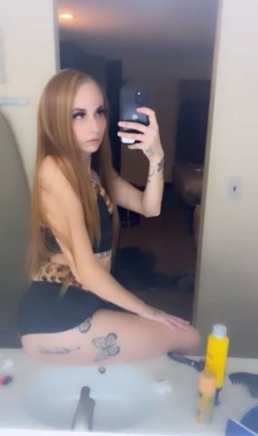 Kayla 💦 - 22 - 1