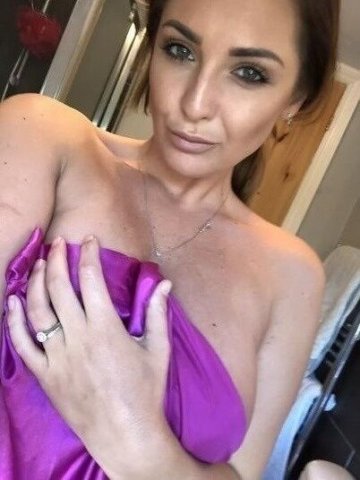 I am 40 Years older Hot and Sexy MiLF 👙Ready To Host💕Incall📞Outcall🚗Car Date🚗Available 24/7🕙My active Number ✅(407) 497-7 495 - 40 - 1