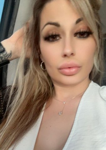GIA MARIE HERE IN SCOTTSDALE LOOKING FOR SOME NASTY FUN.. COME GET ME AND LETS GET A ROOM OR WE CAN DO A CAR DATE $300 - 33 - 1