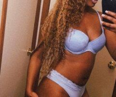 Rockford escorts - Young, fun, and sweet, cum spend time with me 😋 💎 Professional and 100% real, NO EDITS. ⭐⭐⭐⭐⭐ Service 🥂 * 📲 Must Facetime - 27