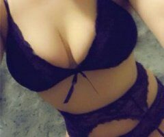 Green eyes and thick thighs - 32 - Image 2