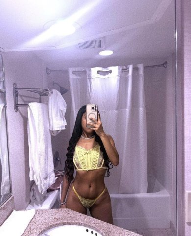 Beautiful Latina girl available to fulfill your wildest fantasies. - 26 - 1