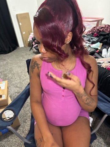 pregnant high class girl looking for big spender!! - 18 - 1
