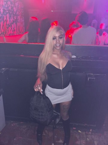 more than just pretty 😋💦 - 23 - 1