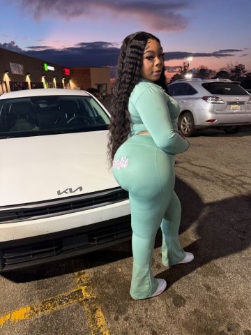 Natural Big Booty Babe 💋 - 25 - 1