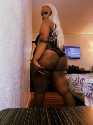 Thick And Juicy 🤪🤭 With A Phat Koochie 😆 And Throat Goat 🐐😝 - 23 - 1