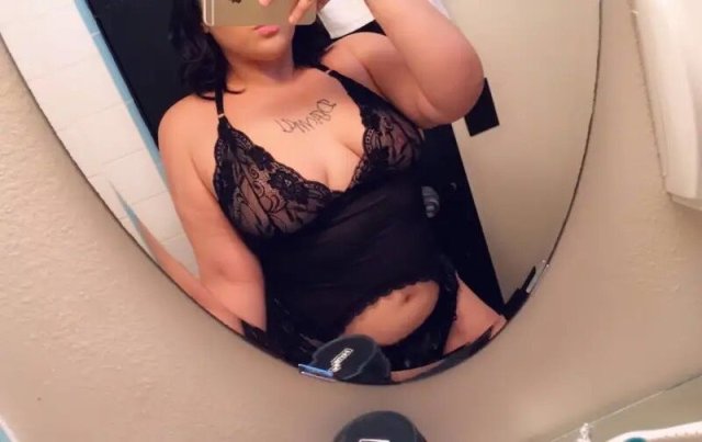 ((throat goat))available 24/7. incall, i can be ur dirty little secrete. - 27 - 1