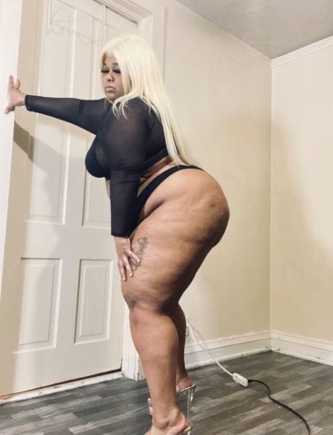 SPECIALS 📲Caramel treat 🍫😻with a real phat ass 🍑 READ POST BEFORE CONTACTING - 24 - 1