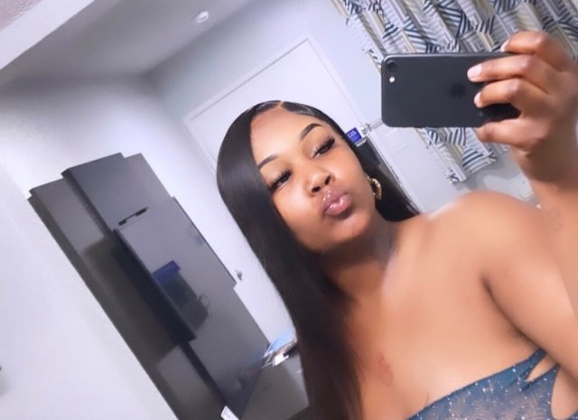 throat goddest 🤤 incall available now 👅. - 22 - 1