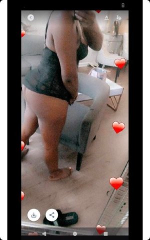 Hey My name Tootsie I'm New here in town looking for some freaky fun - 30 - 1