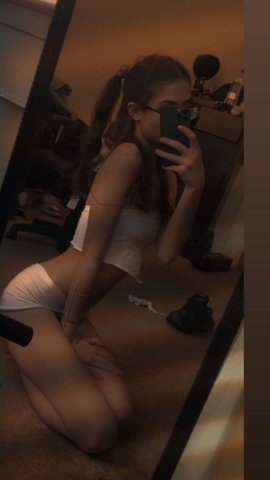 I need some dick! 💕Follow my X account @JoannJobaby - 21 - 1