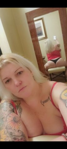 Who is up late, horny and wants to fuck! Do you like your girl with a thick fat ass ...nice titties and juicy kitty! Hit me up! - 44 - 1