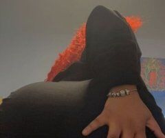 Milwaukee escorts - last day in milwaukee hmu before i leave 🌊🌊🌊🌊🌊 - 23