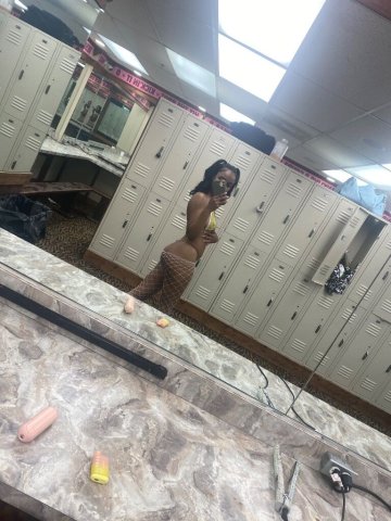 Submissive Erotic playmate Vee - 25 - 1