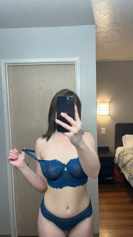 Quirky brunette with an ass you sure won't forget. - 27 - 1