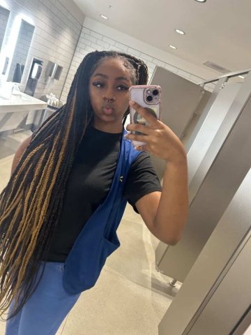 Sweet but seductive 🍭✨ Attentive to every detail 🌹Real connection, no time for games ❗Outcall & Incall ready ✅🍑 Anal👄💦 Oral🚫 No GFE - 22 - 1