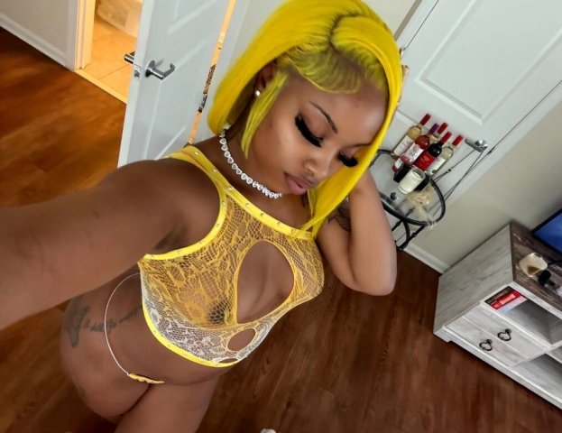 CUM SEE ME BABY💦💋CREAMER AND SQUITER🍭✅ AVAILABLE 25/8 - 20 - 1