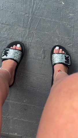 pretty feet and pretty pussy come see me 😘 - 21 - 1