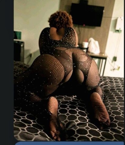 Come Worship Lovely Goddess! I love Black Kings. 35 and up Black men only. I TAKE CAUCASIAN KINGS FOR ORAL PLEASURE (receiving) AND FEMDOM!!!! - 28 - 1