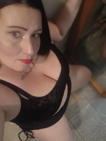 hey guys it's Bella I'm back in shively these are my photos and my phone number but I will be adding another providers phone number in the description below you will need to reach out to her for appointments pictures and things of that nature - 38 - 1