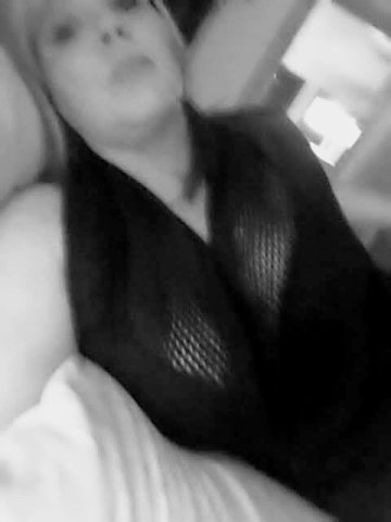 Full Figured Sexy Brunette.. I especially like older men! - 51 - 1