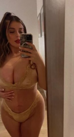 Busty Babe In Town🩷 - 25 - 1