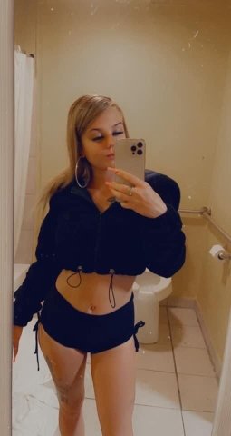 petite burnette 🫦 available in Glendale 📍 - 24 - 1