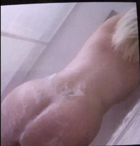 EVERYBODY'S FAVORITE BLONDE - 40 - 1