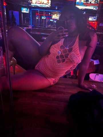 special 😍💨Caribbean persuasion in any way you can think of let me put you on my massage table or come visit this juicy throat along with some back shots!😈For thoses looking your misstress is here!strapon friendly💦incall n cardate💦 - 23 - 1