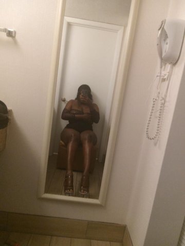 BACK IN TOWN COME PLAY WITH THE AMAZON FREAK - 27 - 1