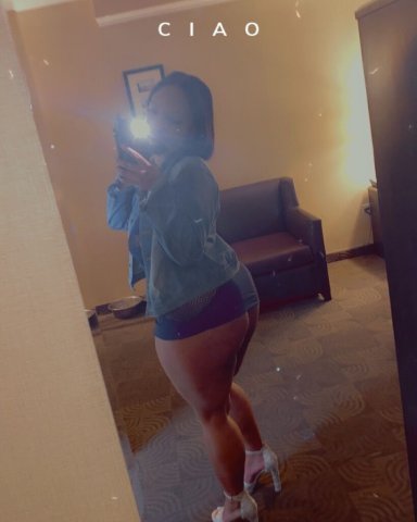New in town come and see about me I don't bite💦👀2 girls available - 20 - 1