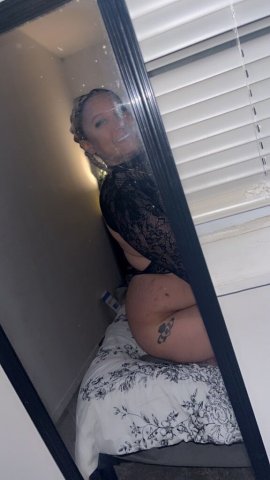 slim thick curvy latina woman with a FAT juicy ass - 29 - 1
