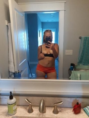 Hot older in Panama City, Florida — looking for discreet fun - 1