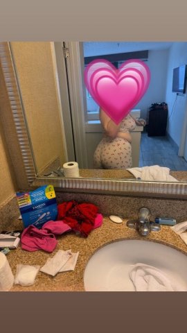 White girl ❄ - 22 | Orange County, California - 1