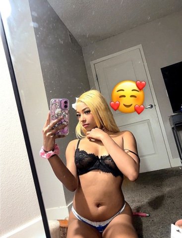 Denver CO Private Slim & Petite Female Escort (Multi-hour/Overnights) - 1