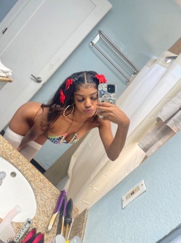 Long Beach CA Petite Exotic Car Dates & Outcalls (Deposit Required) - 1