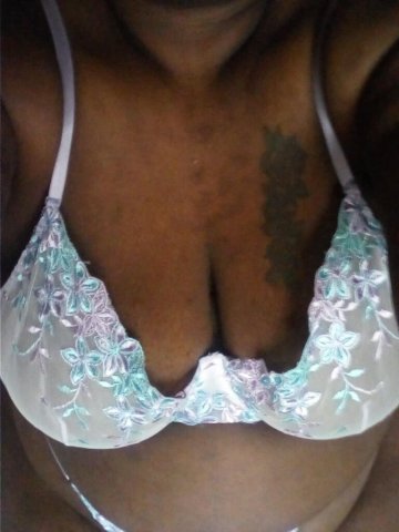 Clarksville TN Female Escort — Outcalls only, condoms not provided - 1