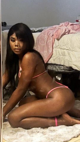 Seattle WA Female Escort — Petite, darkskin, thick - 1