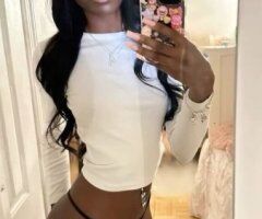 Chicago escorts - Chicago Female Escort — Car Dates (Condom)