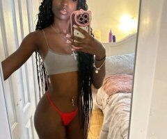 Chicago Female Escort — Car Dates (Condom) - Image 3