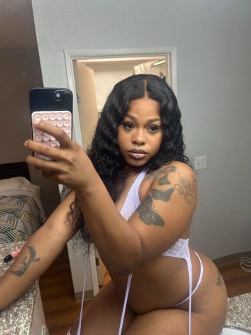 Bellingham Female Escort — Soft Curves & Car Dates (HHR Special) - 1
