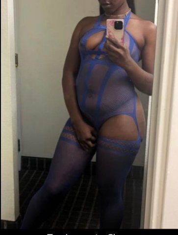 Curvy escort with smooth body—outcalls and car dates (North Bay, CA) - 1