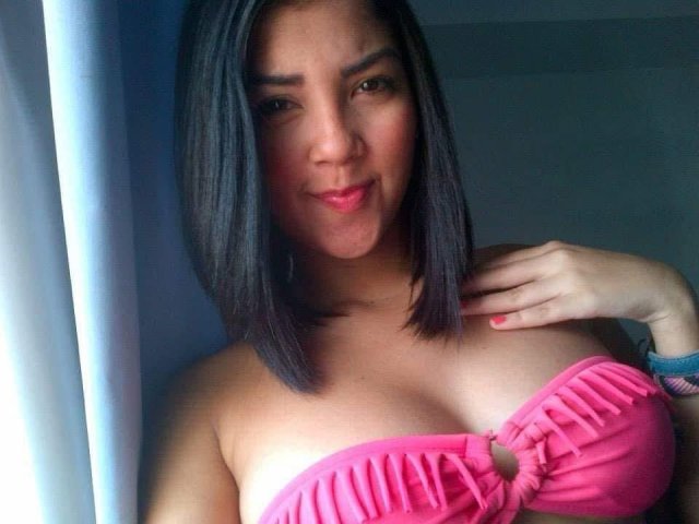 LATINA independiente en la cama — lista para ti (25) - 1