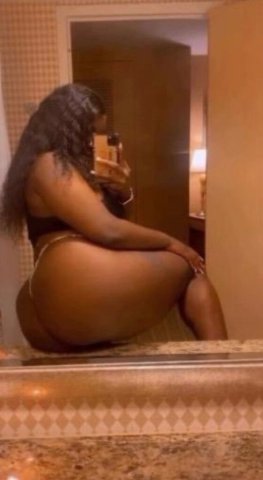 Minneapolis/St. Paul Brown Discreet Female Escort — Personal Dancer for the Night (No Bare) - 1