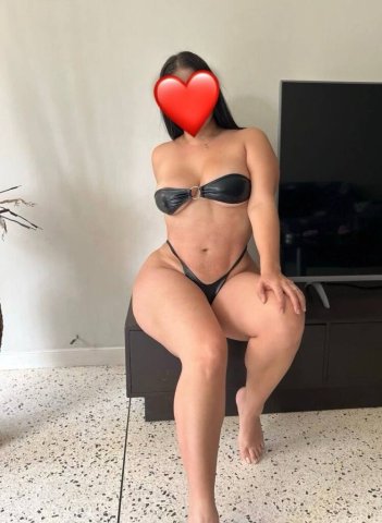 Houston Female Escort — Discreet Hangout Sessions - 1
