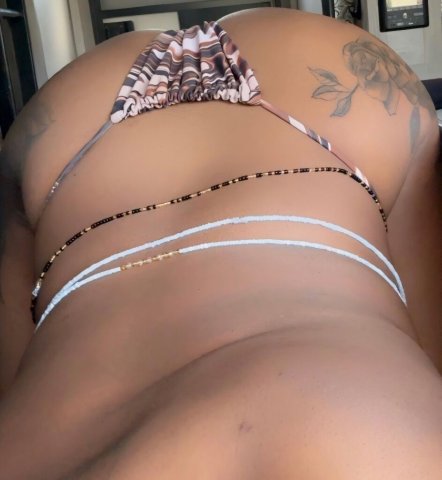 Greenville Female Escort — Facetime Verification (Gentlemen Only) - 1